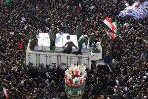 Una multitud despide los restos de Soleimani (Fuente: Télam)