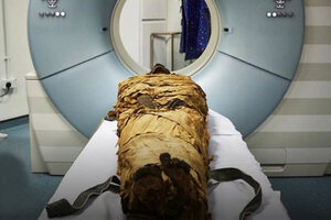 Logran "hacer hablar" a una momia de 3000 años