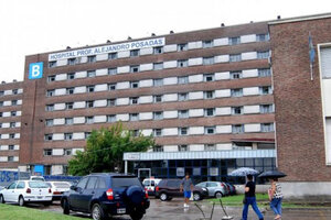 Femicidio: una mujer murió al caer de un 8º piso en Villa Tesei