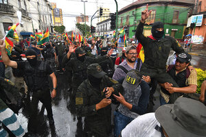 Elogio golpista a la policía de Bolivia por los servicios prestados