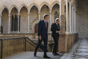 Sánchez y Torra durante su encuentro en la Generalitat de Barcelona. (Fuente: AFP)