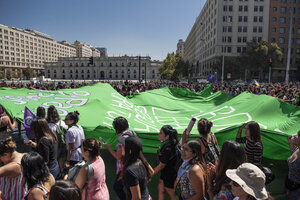 En el 9M la mujeres chilenas marcharon a Plaza Dignidad (Fuente: AFP)
