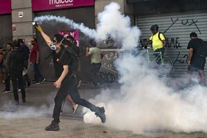 Chile celebró 30 años de democracia entre protestas y con el gobierno aislado  (Fuente: AFP)