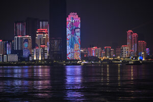 Wuhan celebró con un show de luces el fin de la cuarentena   (Fuente: AFP)