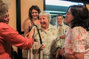 Vera Jarach, presente en la fiesta de la Liberación italiana (Fuente: Bernardino Avila)