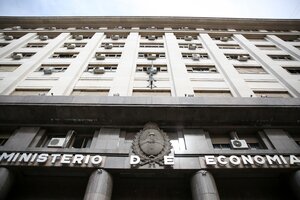 Economía obtuvo financiamiento por 50.000 millones de pesos (Fuente: EFE)
