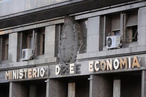 Economía avanza en la pesificación del endeudamiento público (Fuente: Alejandro Leiva)