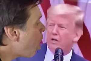 El video de Jim Carrey “tosiendo” en la cara de Donald Trump  