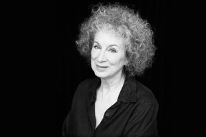 Reeditan "Penélope y las doce criadas", de Margaret Atwood