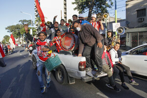 De no creer: Caravana de hinchas en plena cuarentena (Fuente: Télam)