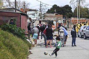 Villa Azul y Villa Itatí: el protocolo en los barrios según los movimientos sociales (Fuente: AFP)