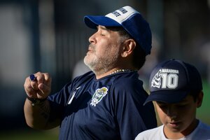 Confirmado: Maradona sigue en Gimnasia La Plata (Fuente: NA)