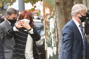 Cristina Kirchner se presentó ante la Justicia por el espionaje ilegal: "Macri utilizó narcotraficantes para perseguir a opositores" (Fuente: Télam)