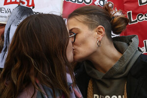 Apelaron la condena por el beso entre dos mujeres  (Fuente: Bernardino Avila)