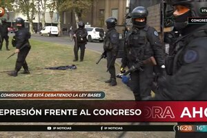 🔴 En vivo. La Policía reprimió una protesta frente al Congreso y lastimaron a una diputada