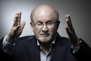 El escritor Salman Rushdie fue atacado en un acto en Estados Unidos
