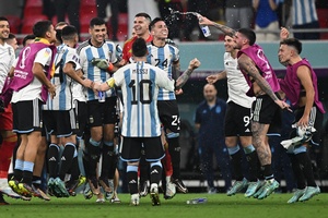 🔴 En vivo.  Venía para goleada, terminó con sufrimiento pero Argentina ya está en cuartos