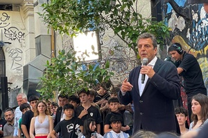 🔴En vivo. Massa fue ovacionado por estudiantes del Pellegrini