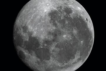 El lado luminoso de la luna (Fuente: Carlos Di Nallo, Planetario Buenos Aires.)