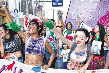 Viedma, Río Negro, se sumó a las marchas de repudio y reclamo contra el machismo. (Fuente: Télam)