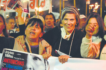 Laura Conte, vicepresidente del CELS, en la marcha de antorchas por la libertad de Milagro Sala.