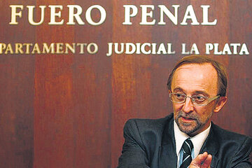 El suspendido fiscal Fernando Cartasegna fue internado el viernes en un neuropsiquiátrico.