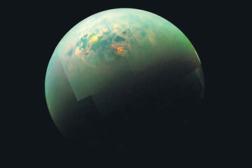 La luna de Titán, la más grande de Saturno, tiene la mayor fuente de hidrocarburos del sistema solar.