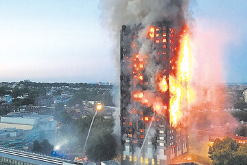 La Torre Grenfell, un gigantesco monoblock en el oeste de Londres, se prendió fuego a gran velocidad.
