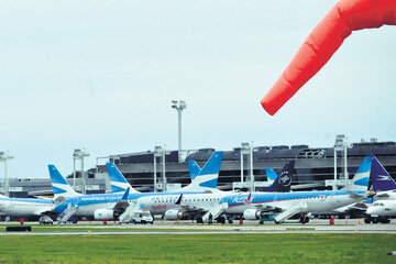 Aerolíneas Argentinas deberá trasladar los vuelos regionales a Ezeiza a partir de 2018. Sólo seguirá operando allí para cabotaje. (Fuente: DyN)