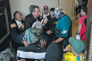 A las piñas en la Asamblea (Fuente: Télam)