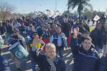 Marcha contra la ola de despidos en Zárate (Fuente: Captura Video)