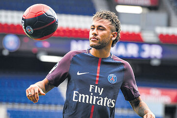 La camiseta que le queda a medida | Neymar colores del Paris Saint | Página|12