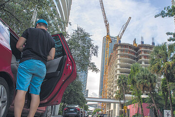 Miami hace los preparativos para resistir (Fuente: EFE)