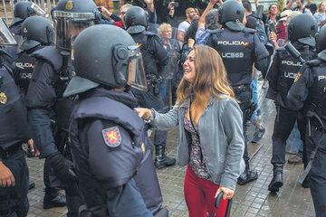 La Policìa Nacional actuó de forma desmesurada para tratar de impedir la votación. (Fuente: AFP)