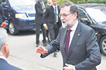 Rajoy resolvió seguir por la senda más dura, una posición respaldada por los socialistas. (Fuente: AFP)