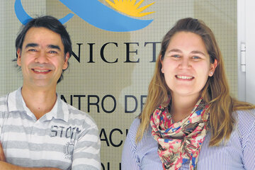 Elmer Fernández, director de la investigación del Cidie, y Gabriela Merino, becaria.