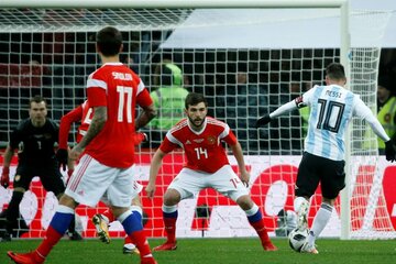 Messi lidera la delantera argentina ante una Rusia bien abroquelada en el fondo. (Fuente: EFE)