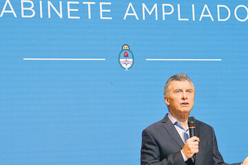 Mauricio Macri instó a los funcionarios a hacer recortes.