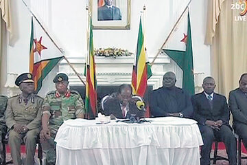 Mugabe no renuncia pese a las presiones