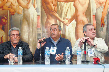 Los triunviros de la CGT, Carlos Acuña, Héctor Daer y Juan Carlos Schmid informaron ayer el llamado al paro general.