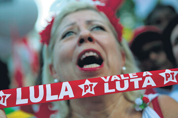 Los cánticos de los seguidores de Lula denotaban bronca contra “burgueses” y “patrones”. (Fuente: EFE)