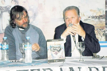 El padre Pepe y el escritor Víctor Lupo, firmantes del comunicado.