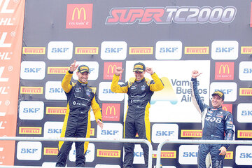 Pernía su ubicó en lo más alto del podio en el Autódromo. (Fuente: Prensa STC2000)
