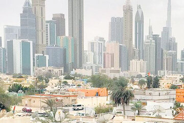 Los andamios del paraíso | El violento contraste entre el sueño de Dubai y  la realidad de los que la construyen y sirven | Página12