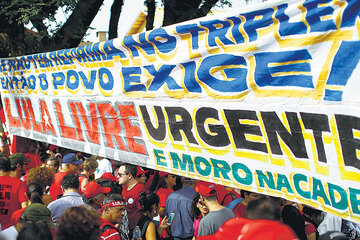 Curitiba se vistió de rojo al grito de ¡Lula libre!