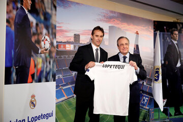 Lopetegui ya se puso la camiseta del Real Madrid (Fuente: EFE)