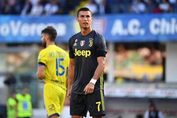 El portugués con la camiseta de la Juventus, en su debut oficial en Verona. (Fuente: AFP)