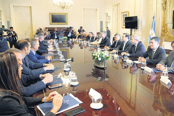 El presidente Mauricio Macri se reunió en la Casa Rosada con 19 de los 24 gobernadores. (Fuente: NA)