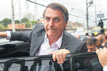 Bolsonaro reconoció hace 15 días que el tema le duele “en el corazón” y que es “amigo” de Queiroz. (Fuente: AFP)