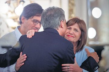 Macri hizo el anuncio acompañado por los ministros Garavano y Bullrich. (Fuente: EFE)